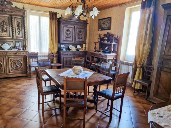 Sistels (82340) Maison en pierre classique avec vue, dépendances, environ 2ha de terrain