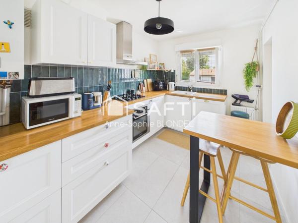 CAUDERAN LES PINS FRANCS Appartement 3 chambres, cave et parking