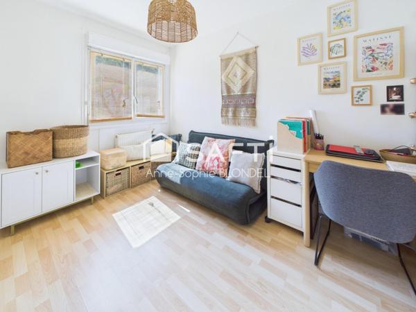 CAUDERAN LES PINS FRANCS Appartement 3 chambres, cave et parking