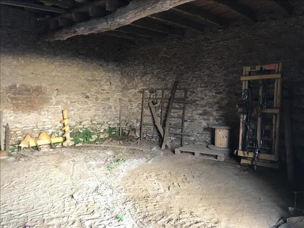 Grange à vendre |  Voutezac |  1 pièce | 140 m²