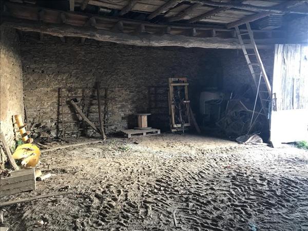 Grange à vendre |  Voutezac |  1 pièce | 140 m²