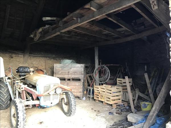 Grange à vendre |  Voutezac |  1 pièce | 140 m²