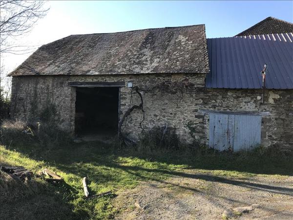 Grange à vendre |  Voutezac |  1 pièce | 140 m²
