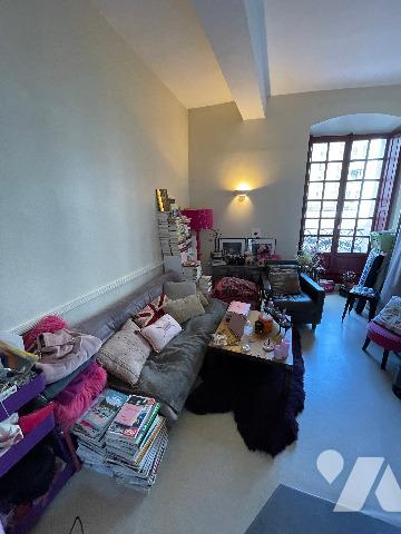 Rue du Château - Un studio idéalement situé dans une rue piétonne, au sein d'une petite copropriété.