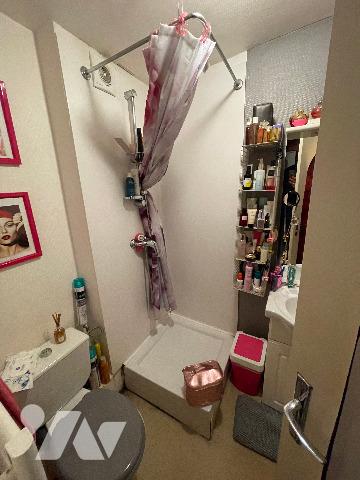 Rue du Château - Un studio idéalement situé dans une rue piétonne, au sein d'une petite copropriété.