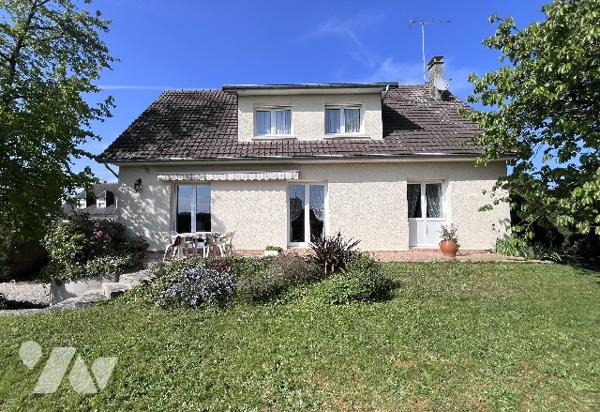 Pavillon offrant de belles prestations, proche de toutes commodités, dans résidence très calme.