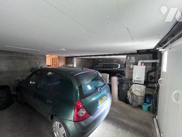 Pavillon offrant de belles prestations, proche de toutes commodités, dans résidence très calme.