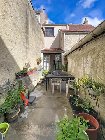 Située dans la charmante commune de Villeneuve-la-Guyard (89340)