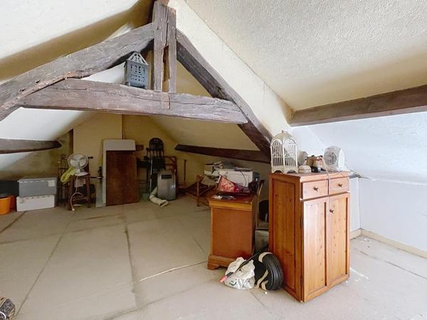 Située dans la charmante commune de Villeneuve-la-Guyard (89340)