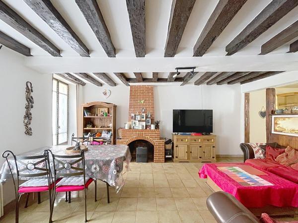 Située dans la charmante commune de Villeneuve-la-Guyard (89340)