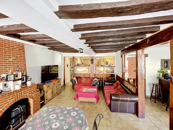 Située dans la charmante commune de Villeneuve-la-Guyard (89340)