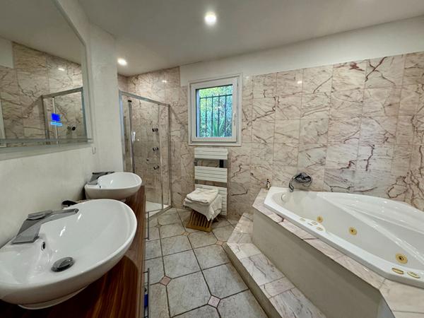 Maison Ceyreste 5 pièce(s) 181.82 m2