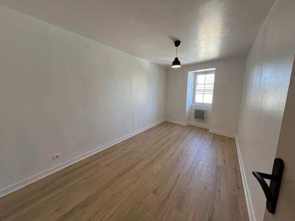 Appartement à louer 555 € CC Bessines-sur-Gartempe 3 p 59 m² DPE D