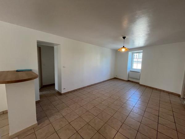 Appartement à louer 555 € CC Bessines-sur-Gartempe 3 p 59 m² DPE D