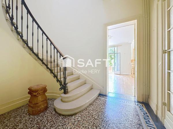 BORDEAUX CENTRE – Secteur Fondaudège – Immeuble en pierre avec jardin