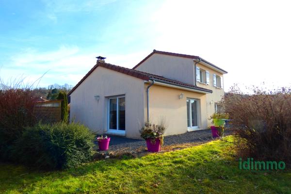 A 2 pas d' Arpajon sur Cère BELLE MAISON contemporaine Vézac (15130)