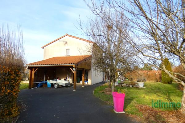 A 2 pas d' Arpajon sur Cère BELLE MAISON contemporaine Vézac (15130)