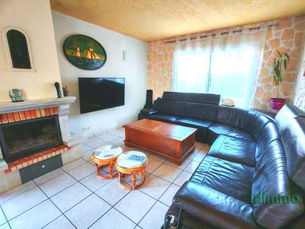 A 2 pas d' Arpajon sur Cère BELLE MAISON contemporaine Vézac (15130)