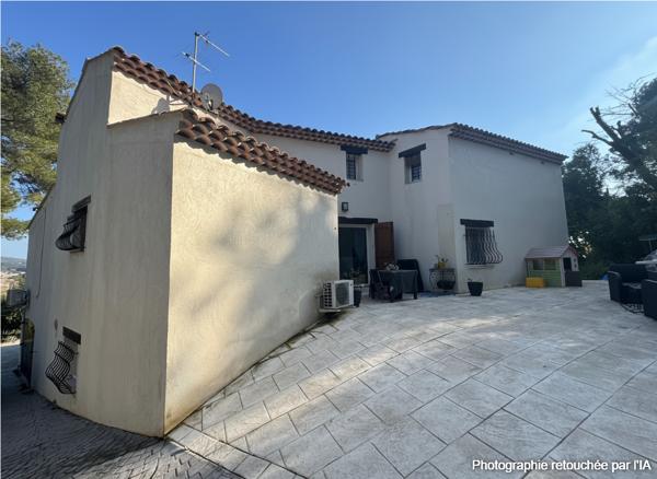 Maison à Bouc Bel Air 6 pièces résidence sécurisée avec Gardien, Piscine, Tennis...
