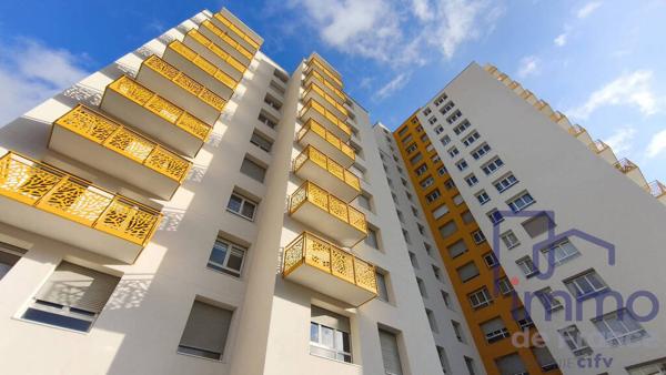 BEAU T4 RÉNOVÉ AVEC STATIONNEMENT