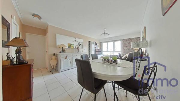 BEAU T4 RÉNOVÉ AVEC STATIONNEMENT