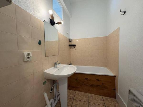Appartement 2 pièces                                        - 38000 Grenoble Réf : 4384