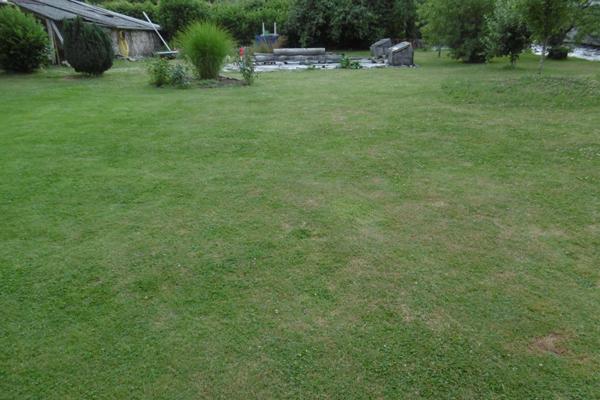 Cette belle longère en pierres apparentes en campagne.