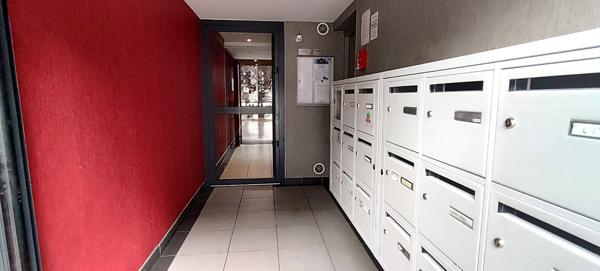 Toulouse: Grand Appartement T3 récent avec avec balcon et parking