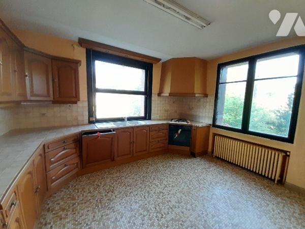 POITIERS, quartier des Prés Mignons, maison T5 à rénover