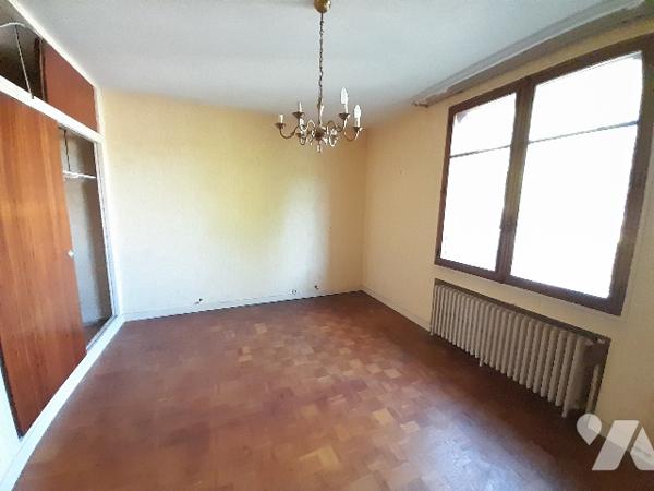 POITIERS, quartier des Prés Mignons, maison T5 à rénover