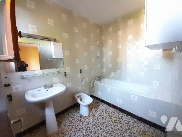 POITIERS, quartier des Prés Mignons, maison T5 à rénover