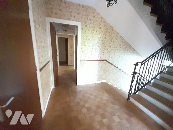 POITIERS, quartier des Prés Mignons, maison T5 à rénover