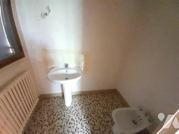 POITIERS, quartier des Prés Mignons, maison T5 à rénover