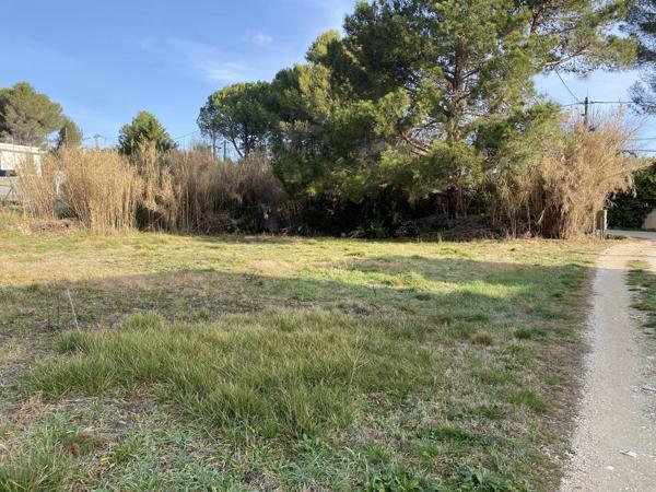 EXCLUSIVITÉ – Terrain constructible de 942 m² à Ventabren (Campagne Aixoise)