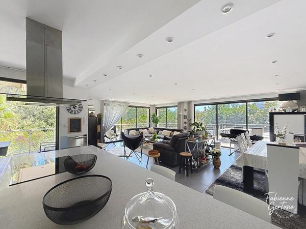 La Valette-du-Var ! Maison contemporaine de 240 m2 sur 2194 m2 de terrain