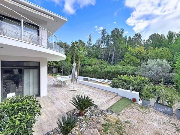 La Valette-du-Var ! Maison contemporaine de 240 m2 sur 2194 m2 de terrain