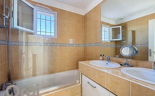 Maison à vendre    5 pièces •  Roquebrune-sur-Argens