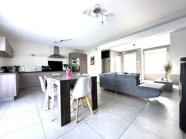 Maison récente, 3 chambres, garage, terrasse, abri de jardin