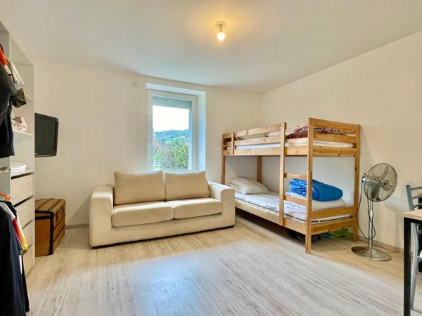 Appartement T3 en rdc rénové à proximité des commerces de Perrigny