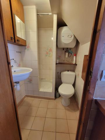 Studio de 16,50m² situé au 4ème étage sur cour situé rue au Maire