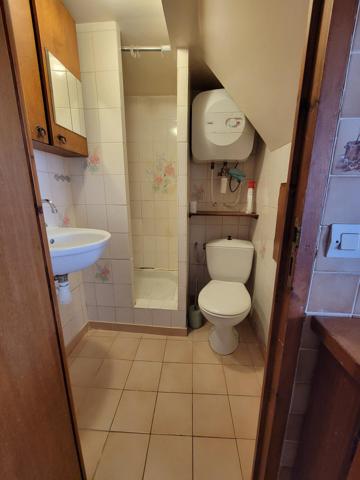 Studio de 16,50m² situé au 4ème étage sur cour situé rue au Maire