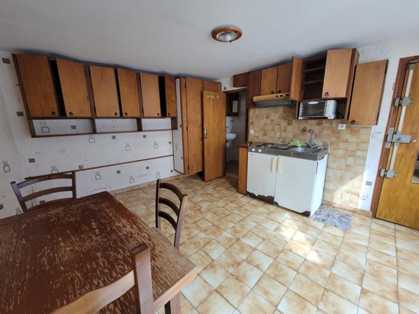 Studio de 16,50m² situé au 4ème étage sur cour situé rue au Maire