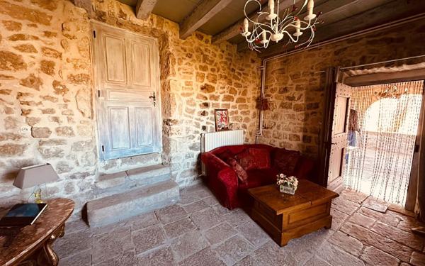 Maison à vendre    5 pièces •  Lablachère