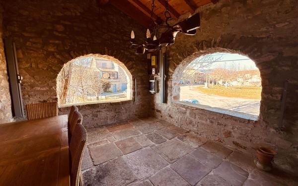 Maison à vendre    5 pièces •  Lablachère