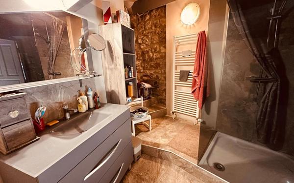 Maison à vendre    5 pièces •  Lablachère