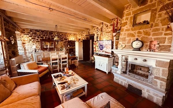 Maison à vendre    5 pièces •  Lablachère