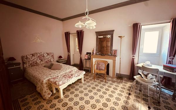 Maison à vendre    5 pièces •  Lablachère