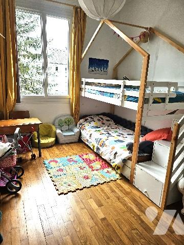 RENNES - ST HELIER À deux pas de toutes les commodités, découvrez ce bel appartement T4 DE 95m².