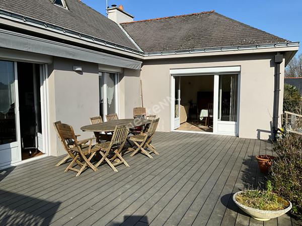 ORVAULT BOURG - A VENDRE MAISON 4 CHAMBRES - 110 m² - VIE DE PLAIN PIED + sous-sol complet