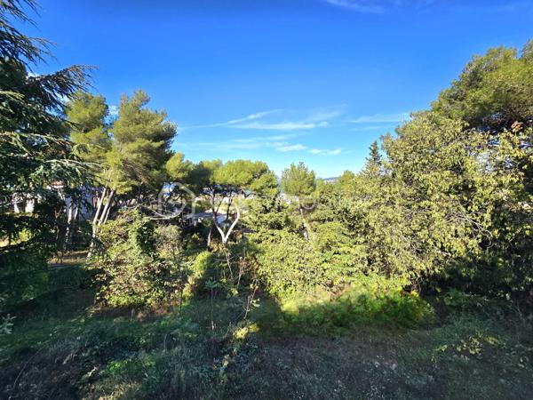 Terrain de 1 468 m²